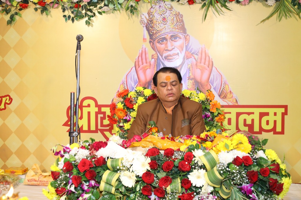 Shradhey Guru Ji speaking at Satsang